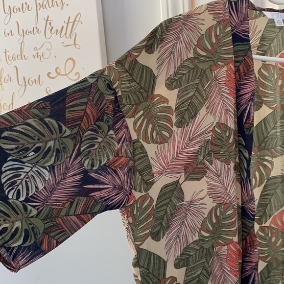 Time and Tru Tropical Bay Leaf Kimono with Pockets 8/10 beach cover up green - Picture 6 of 10